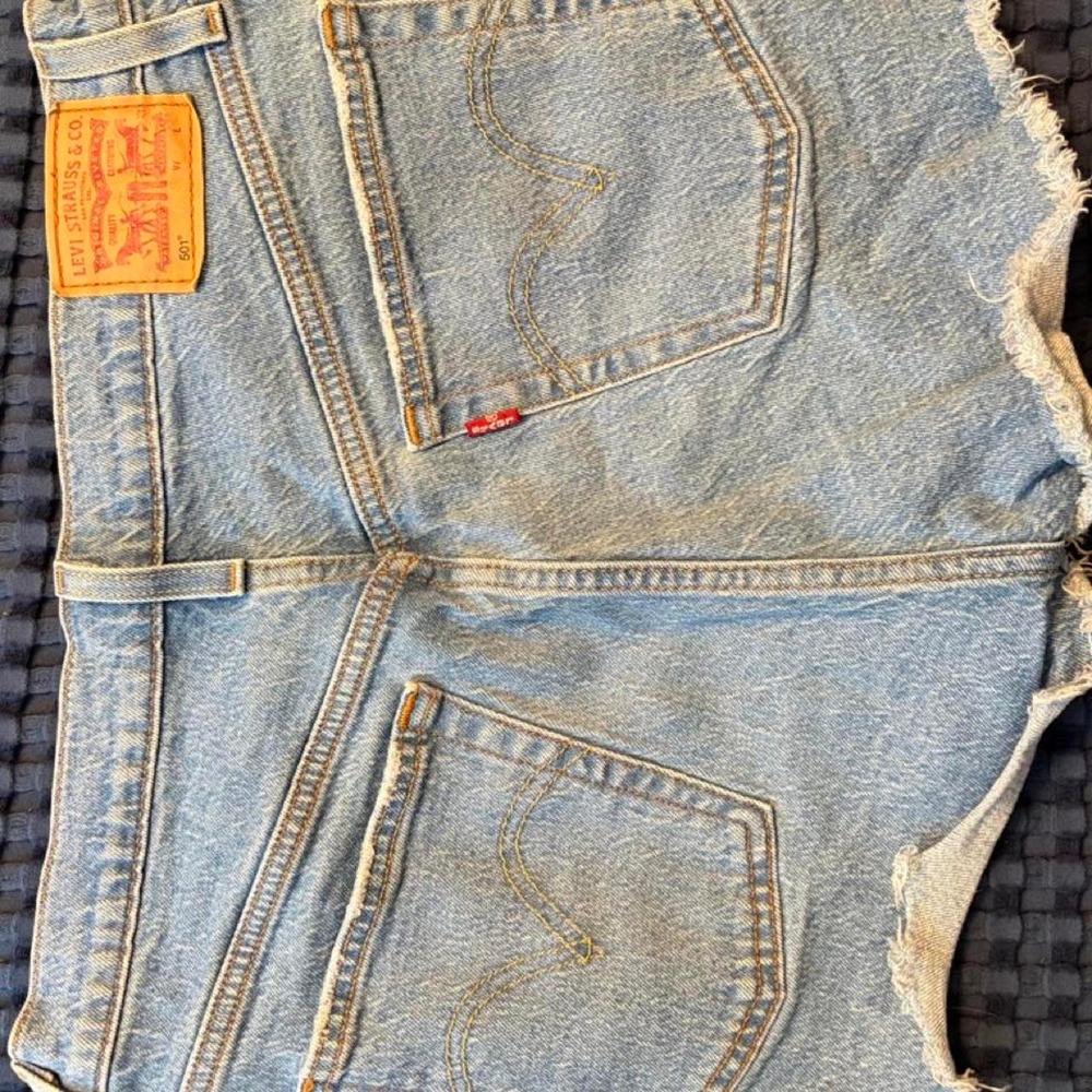 Levis Shorts - Picture 5 of 6